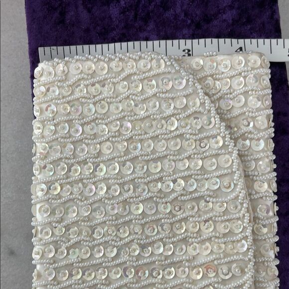 1960’s Hand Beaded in Hong Kong Elegant Cream Beaded Clutch Silk Interior - Picture 9 of 10